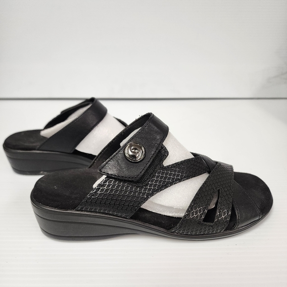 Easy Spirit Comfort Wave Black Slip on Wedge Heel Strappy Sandals Size 7W - Picture 7 of 11